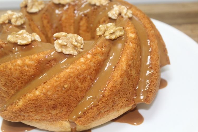 BIZCOCHO DE LIMÓN, NUECES Y DULCE DE LECHE destacada