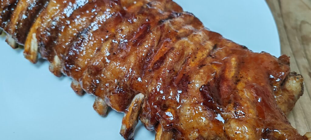 Costillas estilo Foster una receta para chuparse los dedos destacada
