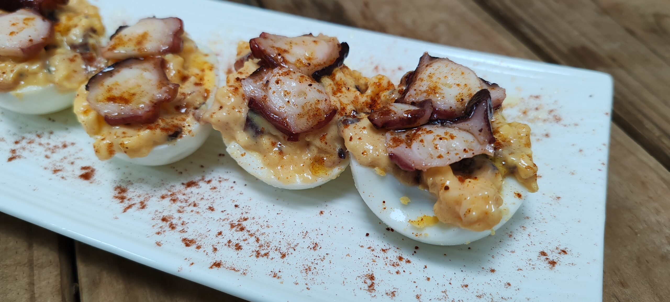 huevos rellenos de pulpo a la gallega