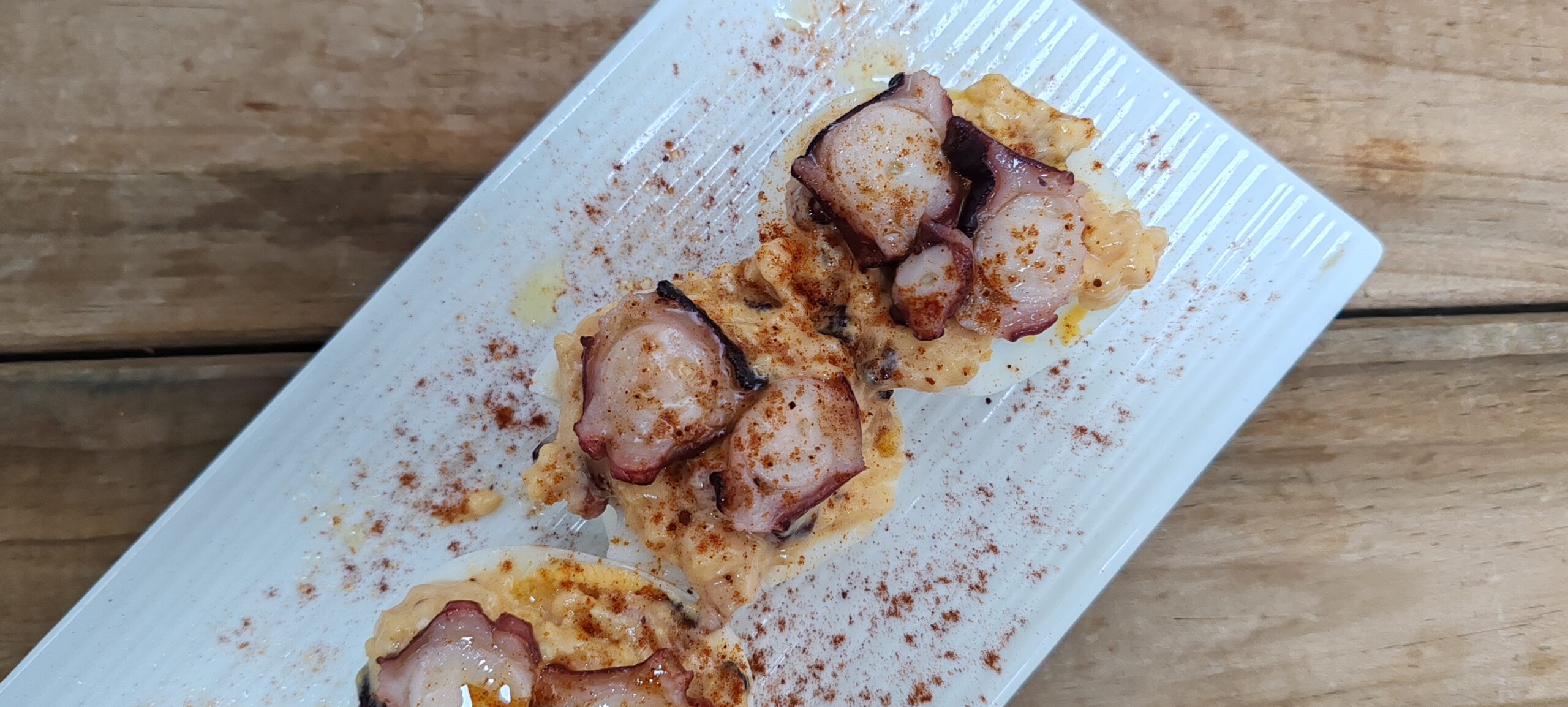 huevos rellenos de pulpo a la gallega
