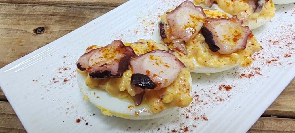 huevos rellenos de pulpo a la gallega
