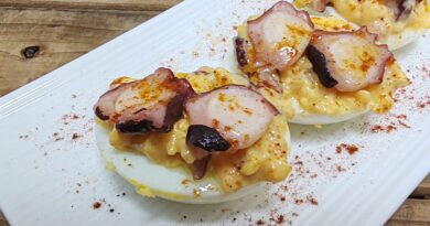huevos rellenos de pulpo a la gallega